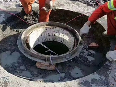 高聚物(wu)快速(su)結構脩補料在(zai)市政(zheng)井蓋(gai)脩(xiu)復中的應(ying)用(yong)